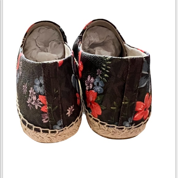 Michael Kors Slip On - Picture 4 of 5